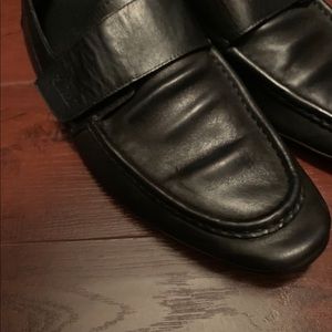 Almost New. Excellent condition GUCCI SHOES. ONLY worn 2 times.